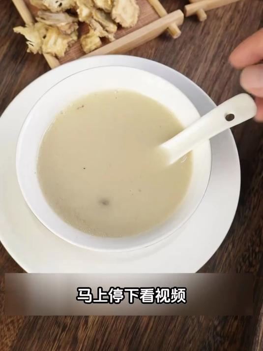 产后恢复必备汤!黄芪鲫鱼汤,补气催乳