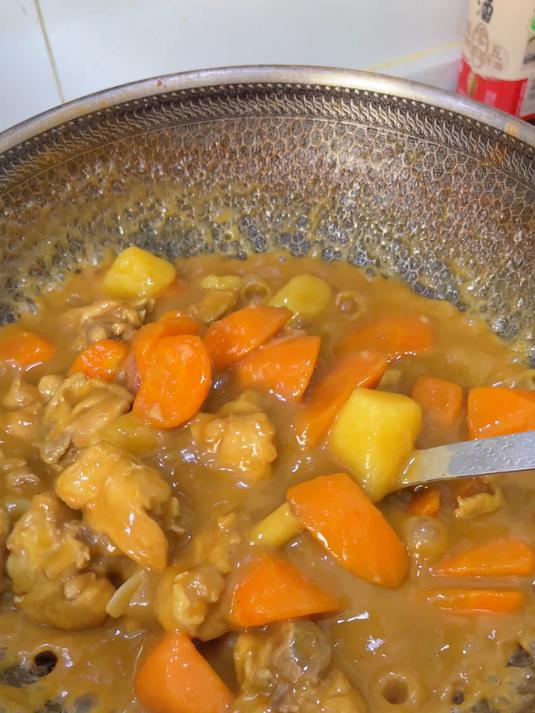 一学就会的咖喱鸡块，酱香浓郁，拌着米饭老公能吃3大碗，真过瘾