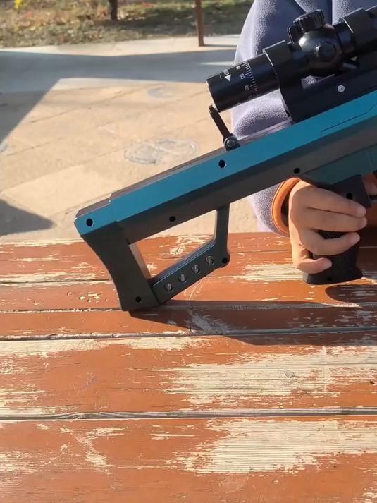 妈妈买的AWM软弹枪，手动下供弹吃鸡男孩趣玩具