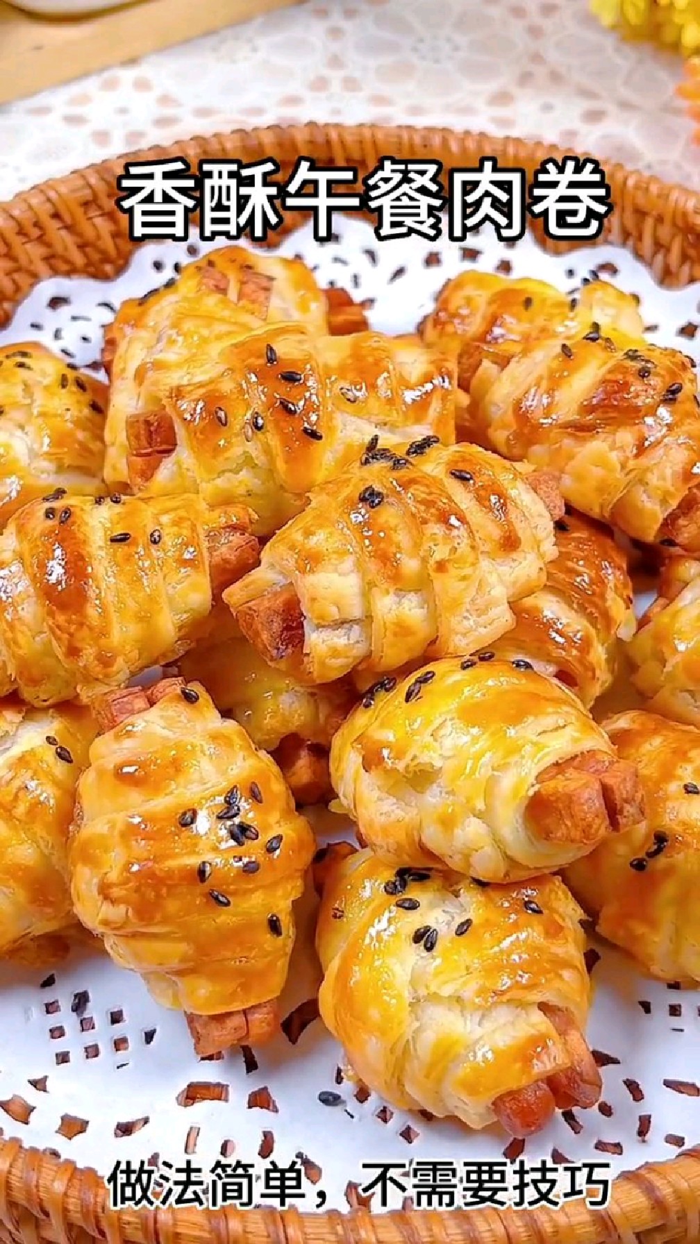 香酥午餐肉卷这么做,色泽金黄,外酥里嫩,大人小孩都爱吃。