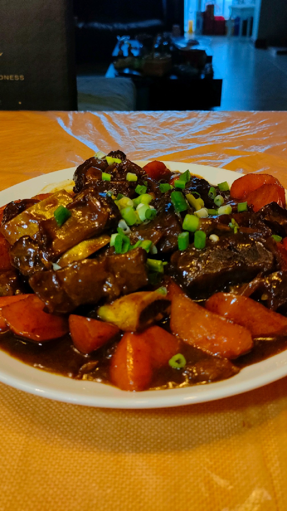 红烧牛排骨怎么做才软烂脱骨,不腥不柴,来看看牛排骨的正确家常做法