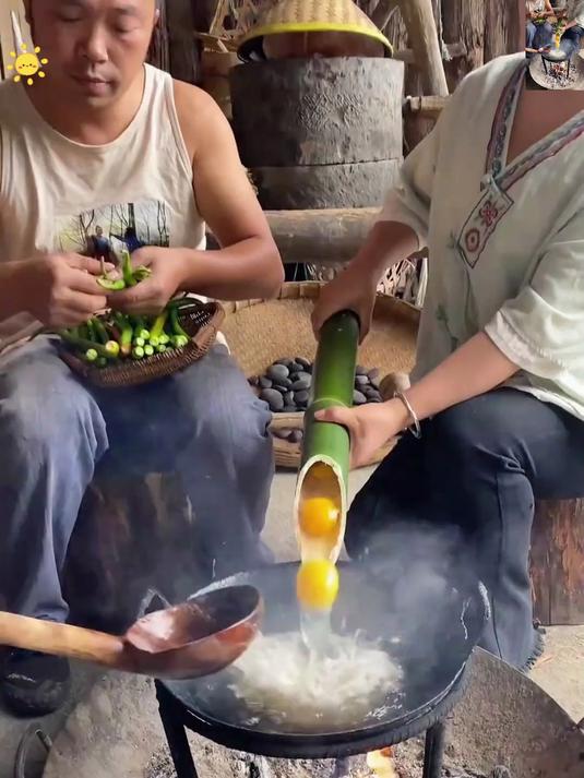 这样的新鲜压榨纯菜籽油色泽金黄滴滴香浓