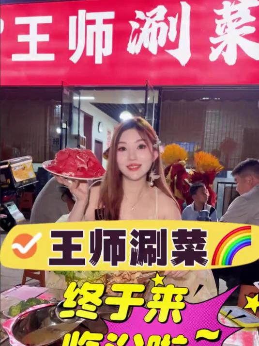 就在教授花苑门口，薛老五丸子面隔壁，晚上5点开始营业