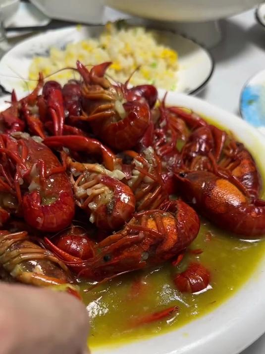 又到吃小龙虾的季节了，带老徐来盱眙