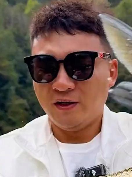 借我一盆面包料，我去钓鱼还给您吃