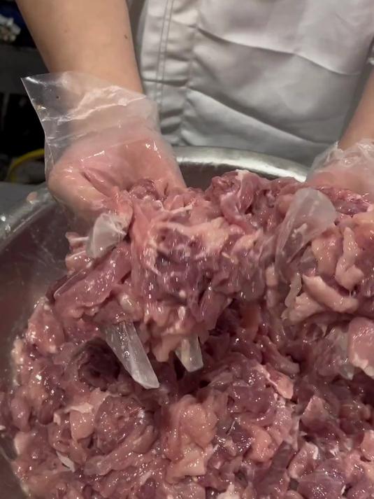 猪肉要想煮得嫩，首先要学会选材，其次就是腌肉的方法，学会这个腌肉方法，大家都夸你是大厨