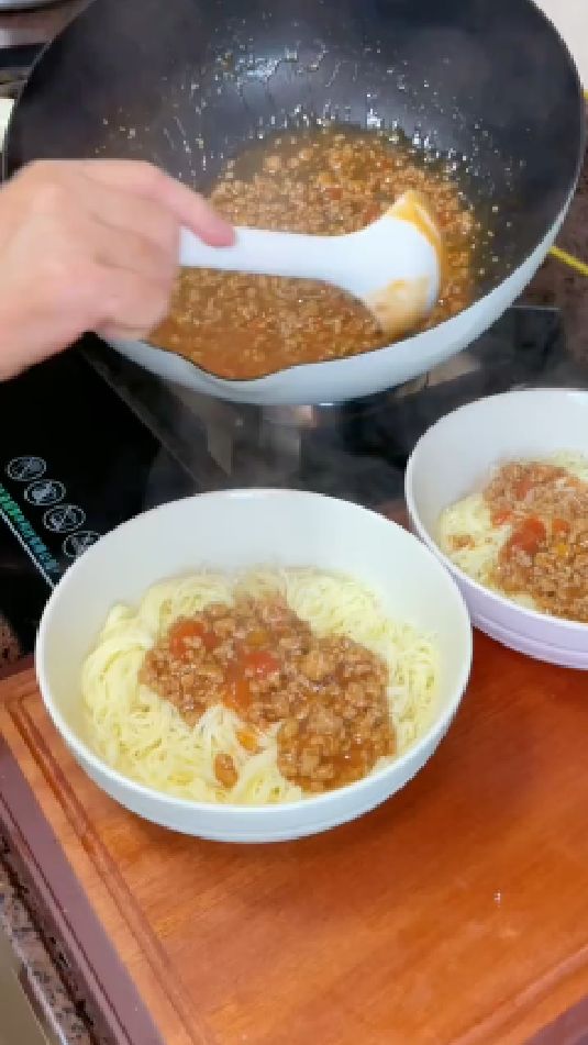 番茄肉酱拌面
