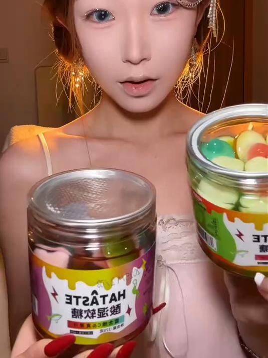 外国酸湿软糖巨酸巨甜！酸甜交织超上头，搭配干脆面吃绝了