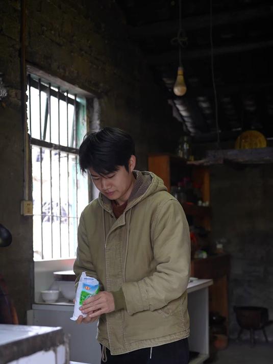 快过年了,又到吃腊肉的时候了,你们家的腊肉都熏好了吗?