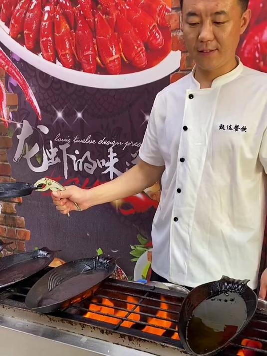 特色铁板烤鱼,6大口味。一天300盘不够,烧烤店的扛把子。