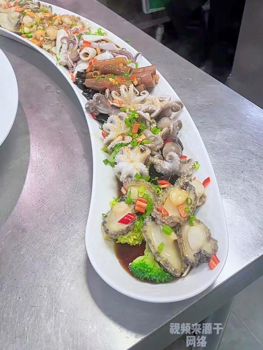 这道菜叫“八仙过海”,这海鲜真就被厨师“玩”明白了