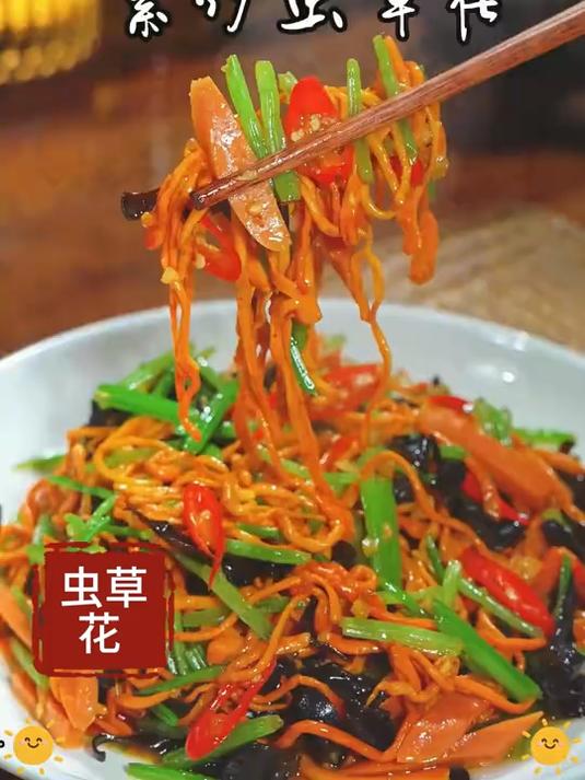 从菌房到餐桌:新鲜虫草花,自带清香,炒肉炒菜都提鲜