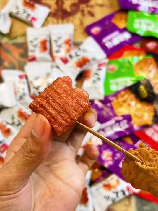 又是一年冬 小时候吃大刀肉和手撕素肉串糖葫芦 吃过都有5胎了吧