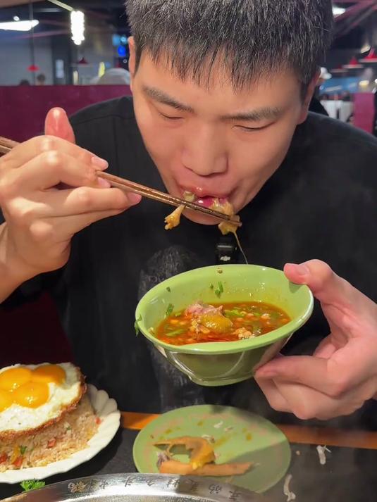 美蛙鱼头 真的是海南有点淡口了 这嘴里没味道 整点重口的