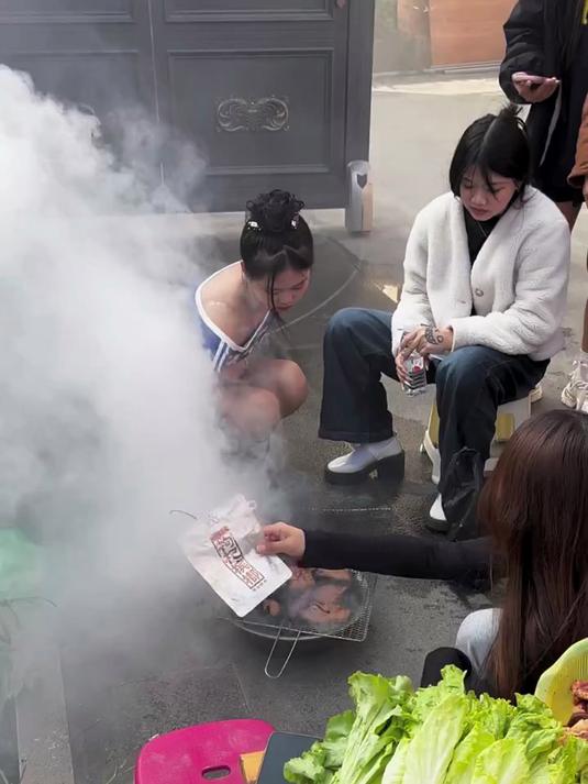 这烧烤浪费食材呀!
