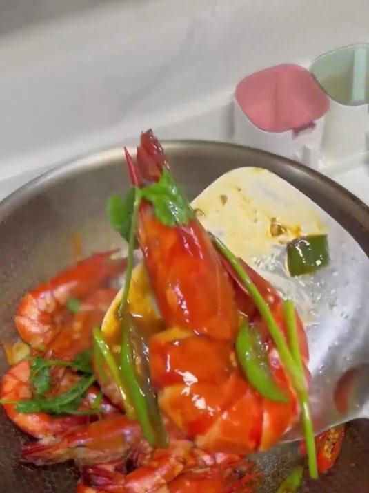 开箱深海黑虎虾,新鲜看得见?