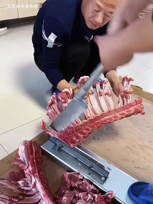 铡刀家用小型切骨机商用排骨中药切肉闸刀高锰钢切鸡大匝刀轧草刀