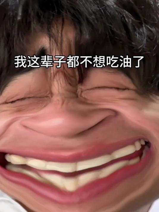 这人拿头油炒菜真的太离谱啦哈哈哈哈哈哈哈哈！搞笑