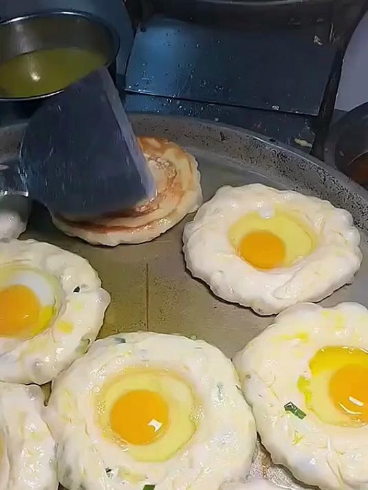 面饼上面放个鸡蛋煎的可好吃了