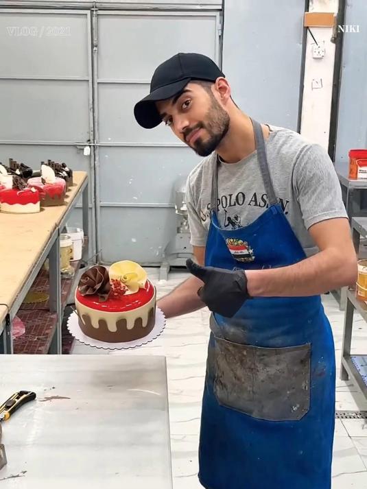 外国小哥太会做蛋糕了 你觉得怎么样呢