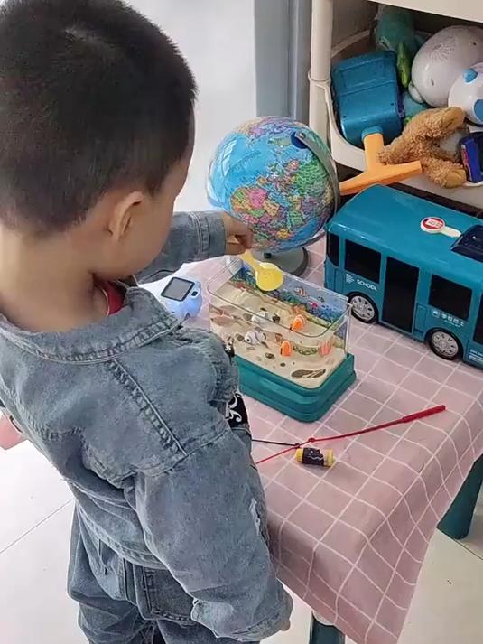 开心玩！仿真水族箱钓鱼，孩子超爱的礼物