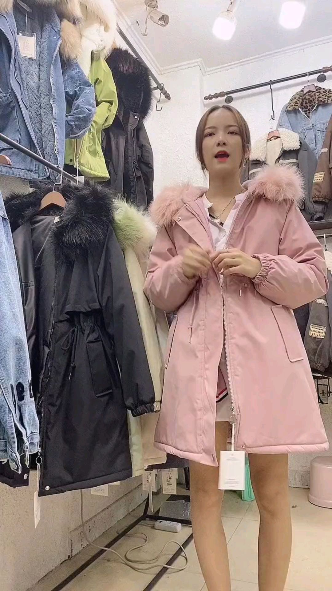 1111广州尾货服装市场女装清仓,高档长款派克服组合系列