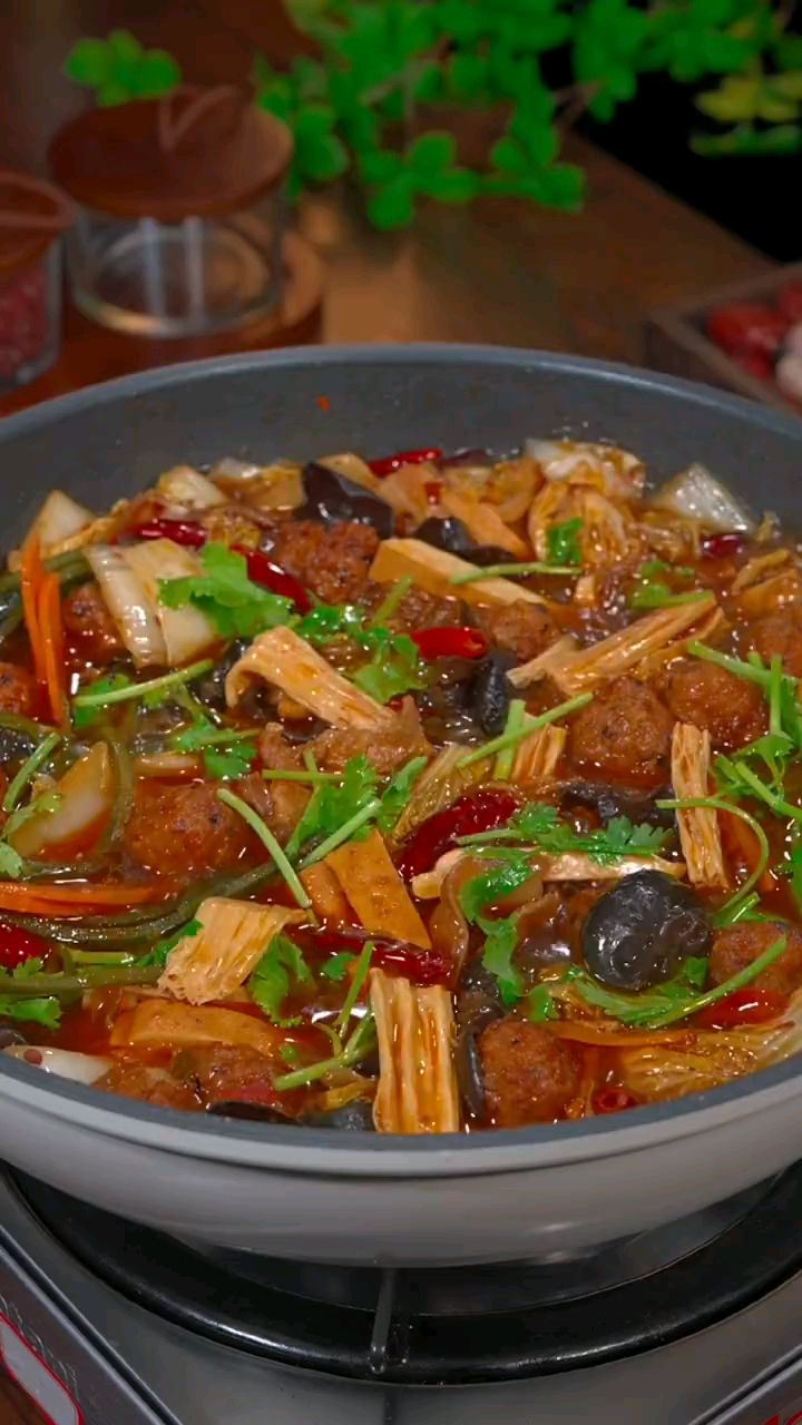 丸子烩菜配上大米饭,真是太香了