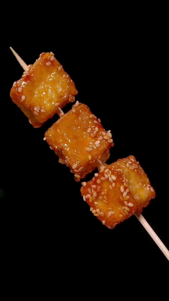 夏天到了,又是吃大豆腐的季节酱豆腐,豆腐花,臭豆腐,这样做的豆腐你吃过吗?