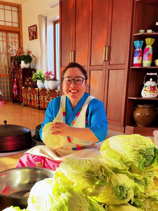 我们延边猫冬，家家户户的都会腌辣白菜，是延边传统特色美食