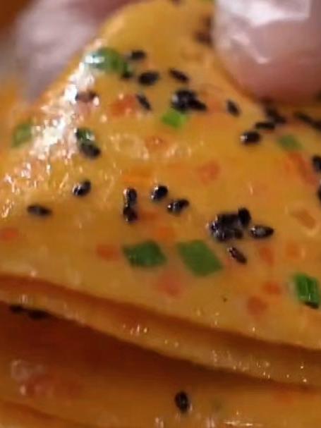 早餐不知道吃什么的试试这个鸡蛋饼吧