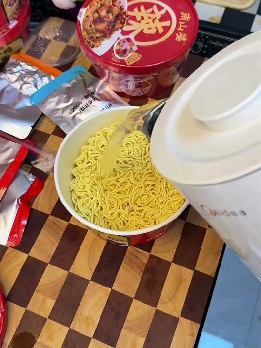 无防腐剂添加!南山婆辣子鸡拌面,贵州风味宅家也能嗦得过瘾
