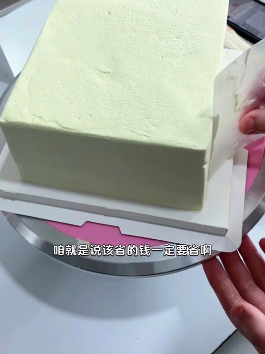 方形蛋糕抹面窍门只需要一个架子和一个钢尺