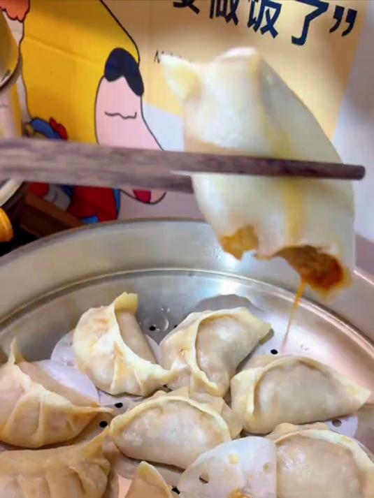 口口爆汁 面食这块我也是越来越好了，三款馅真的都不踩雷～今天第一次尝试茼蒿虾仁，这