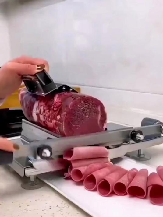 手动羊肉卷切片机易清洁无死角,切完肉卷后冲洗几下就能干净!