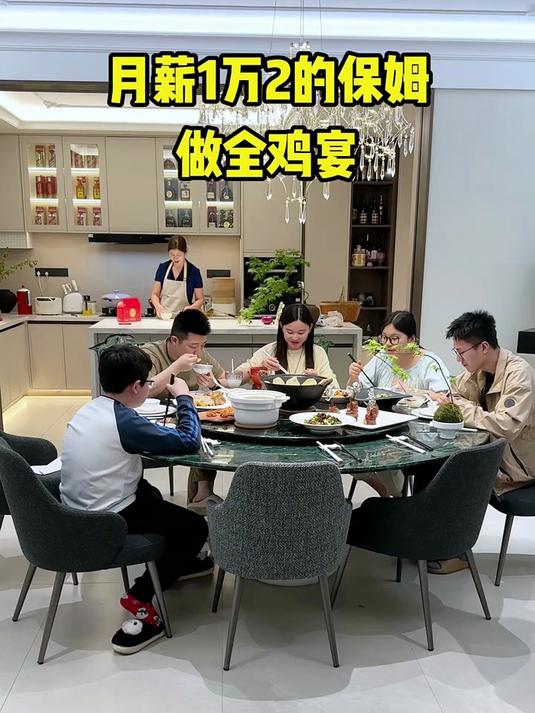 我家保姆刘阿姨用老家养的土鸡做了十种鸡的吃法,整了一桌全鸡宴