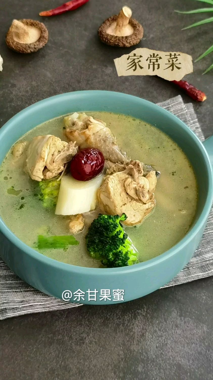 给家人炖鸡汤,加入这两种食材更好喝,鲜美不腻人,正适合夏天