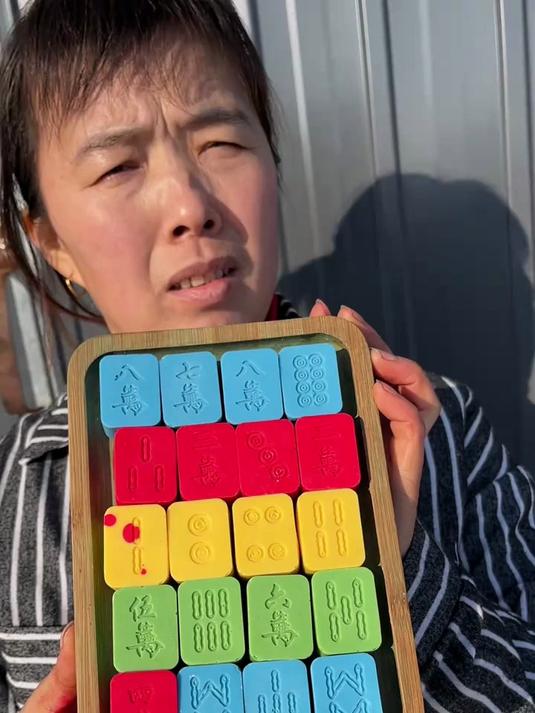 奶奶做的彩色麻将巧克力,超棒