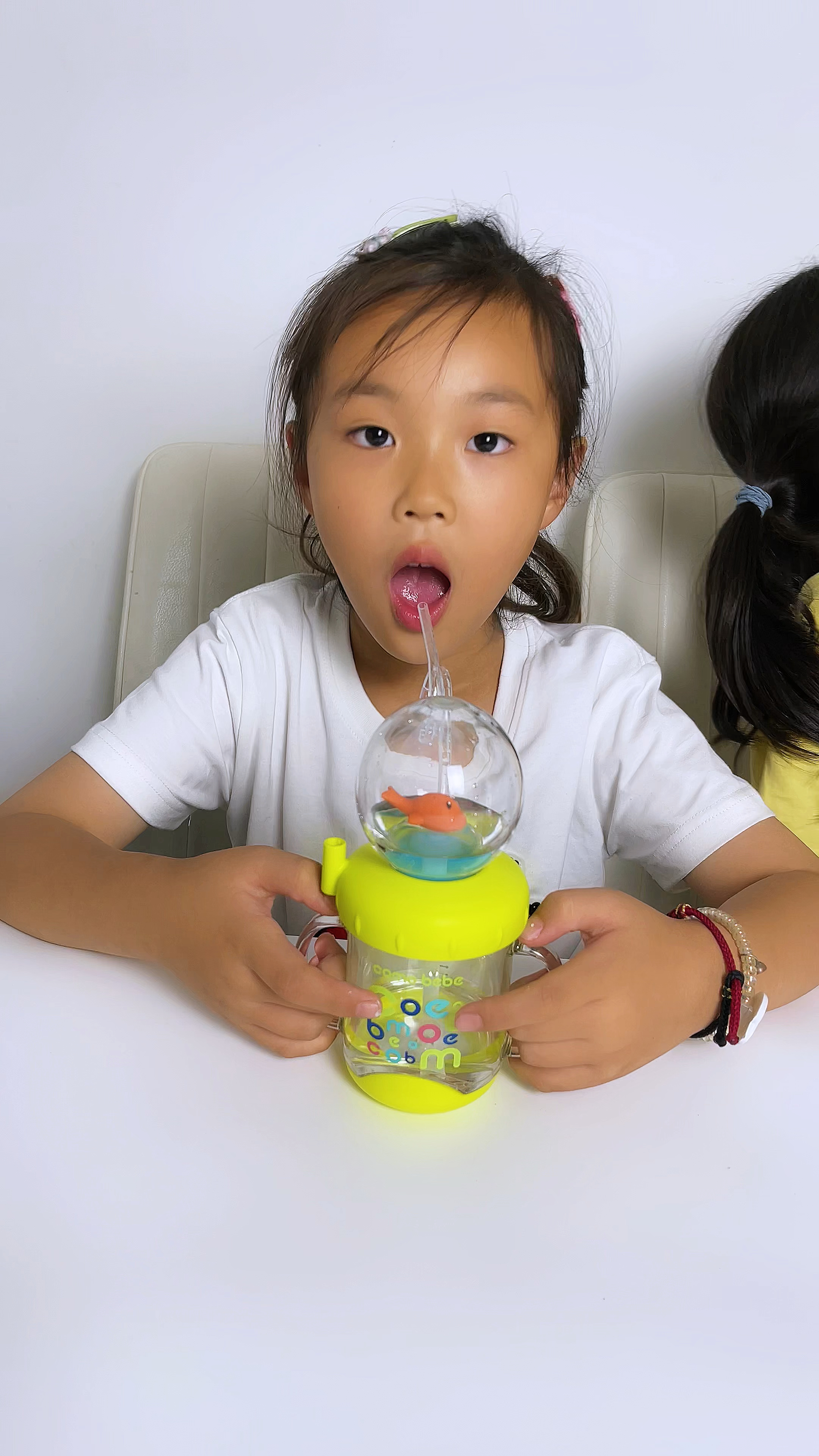 两个小鲸鱼喷水杯,你们喜欢哪一个呢