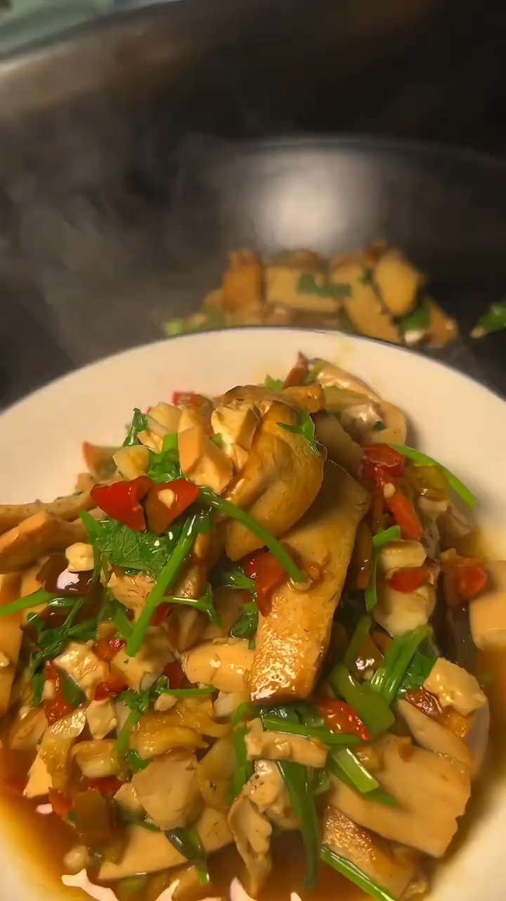 农家菜,香菜炒香干、太好吃啦!