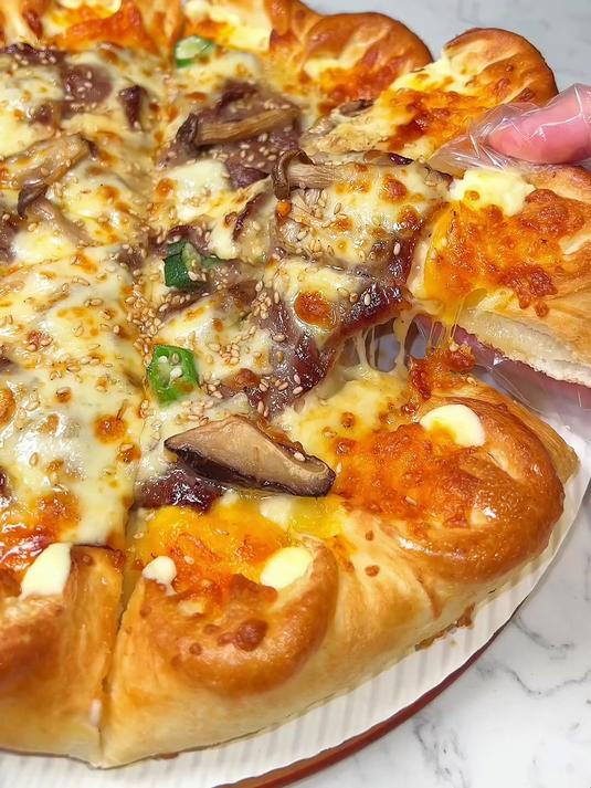 不是必胜客我都想象不到雪花和牛披萨能有多好吃！