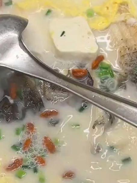 营养又好喝的鱼头豆腐汤,这样炖出来像牛奶一样白,简直绝了!