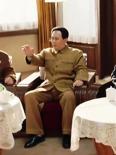 跨过鸭绿江：打得一拳开，免得百拳来！