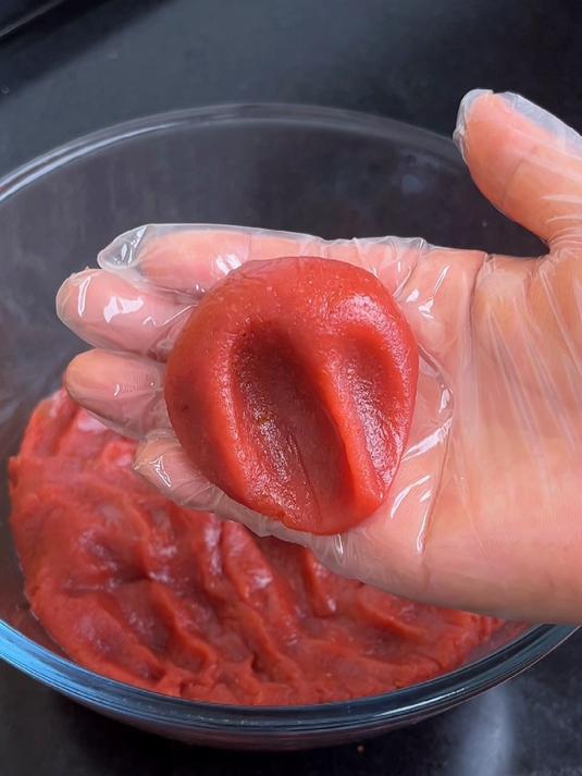 家里有吃不了的山楂就试试做成山楂馅吧,酸甜好塑性,隔夜也不硬