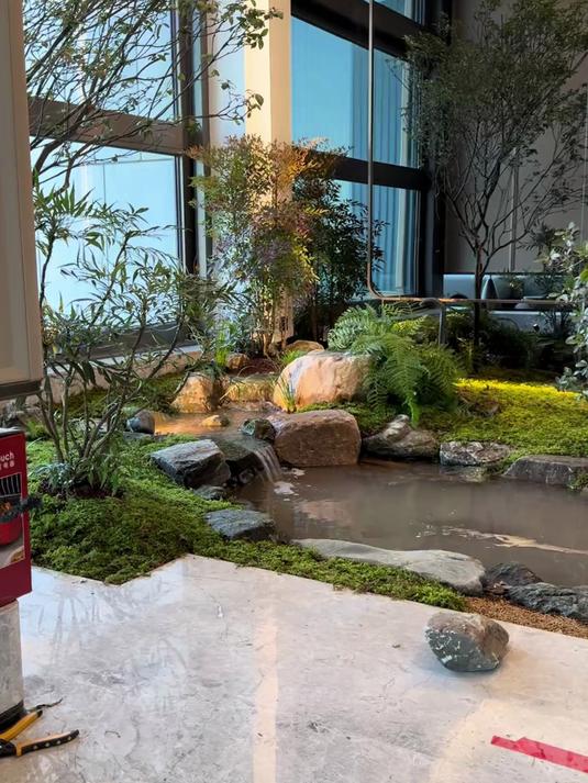 室内制作花园鱼池,这样得操作你们见过吗,这地板得防水可要做好