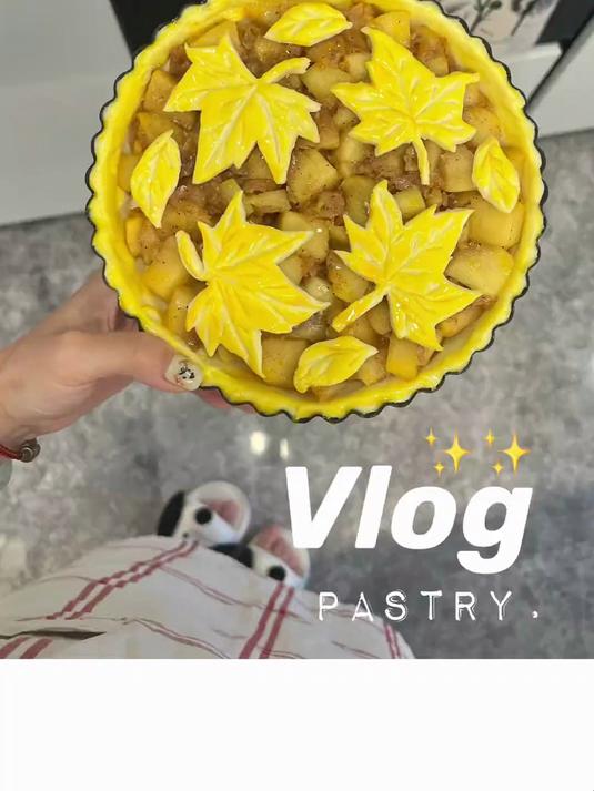 我的厨房日记:今年的肉桂苹果派是用梧桐叶装饰的～