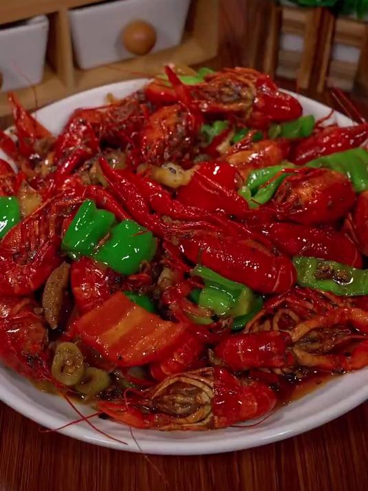 小龙虾在家像我这样做 做法简单 麻辣好吃美味