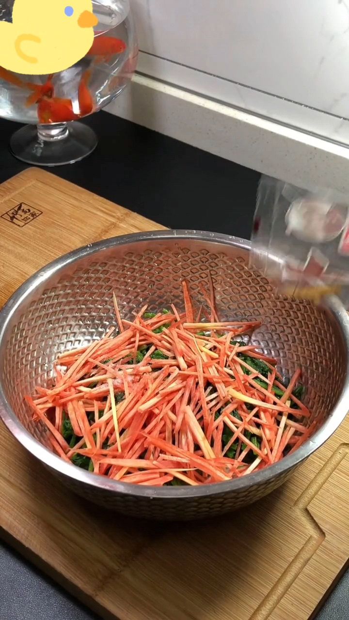 家庭版豆腐皮 菠菜的做法