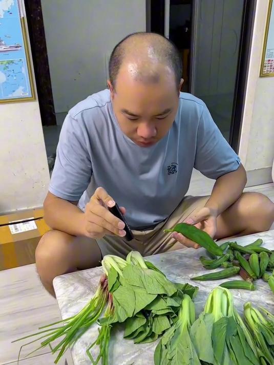 家里经常去买菜的要备上这款检测灯,蔬菜有没有农残一照就知道