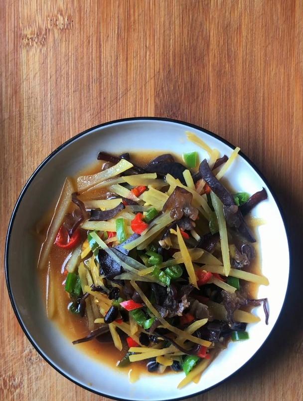 炒土豆丝的做法,分享一道土豆丝炒木耳