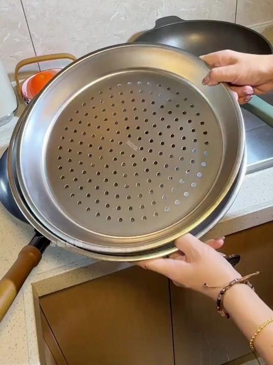 炒锅也能变蒸锅用,直接一锅两用,平时烧汤炖菜也能蒸个馒头鸡蛋